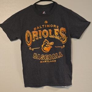 Baltimore Oriolea Dark Gray Tee with Logo: Pre-owned, Lightly Worn